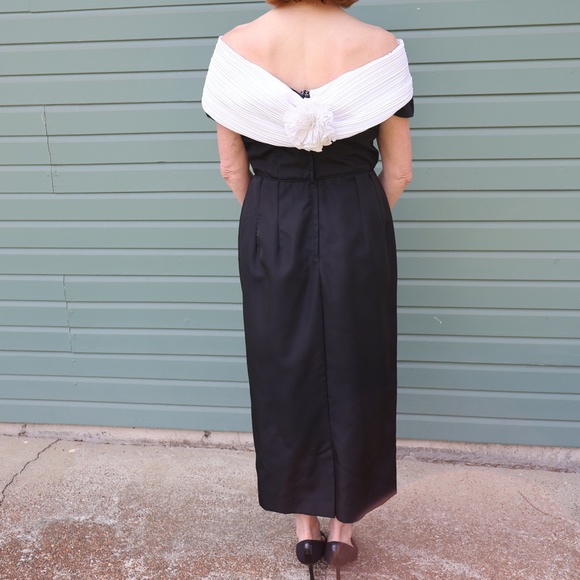 Vintage black formal dress with white shoulder details, size medium - Picture 2 of 4